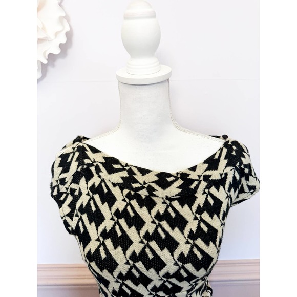 Diane von Furstenberg Black and Tan Sweater Dress Size 6 - Picture 2 of 8